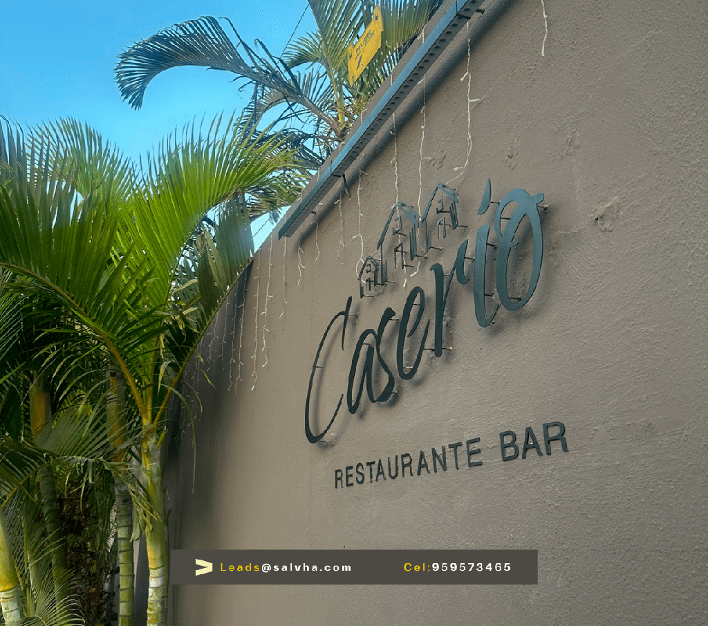 Logotipo de metal con pared luminosa (copia)